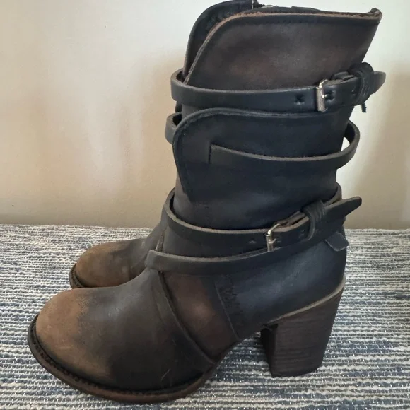 Freebird by Steven Baker Black Distressed Leather Boots - Picture 3 of 6